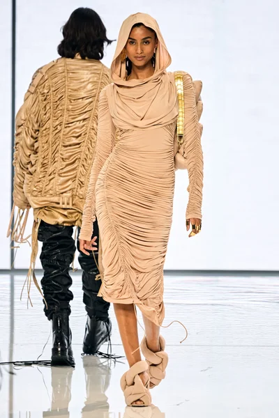 Look 32